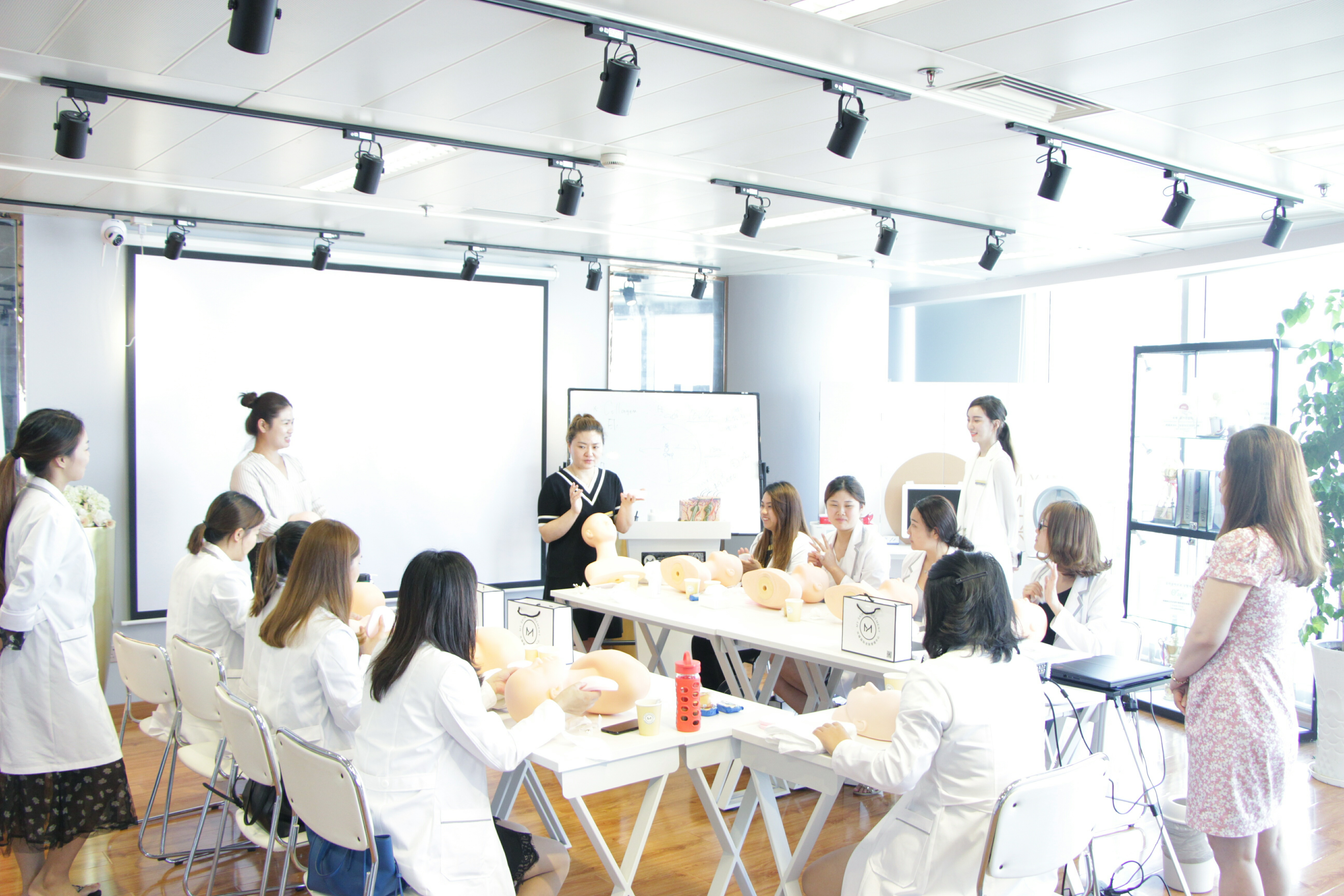 米婭皮膚管理培訓(xùn)0910期開(kāi)課第一天 開(kāi)啟專(zhuān)業(yè)護(hù)膚之旅
